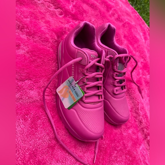 NEW size 10 Skechers Air Cooled Memory Foam Sneakers - Picture 1 of 7